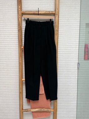 Aritzia Wilfred Effortless Cropped Black pant Sz 0